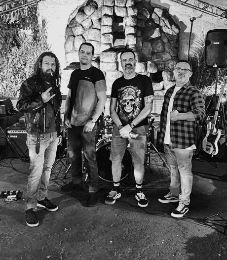 Foto com os integrantes da banda